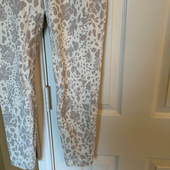 Lululemon Leggings - Grey and White Pattern - Size 8 (No Size Tags but Measures) - Picture 3 of 13